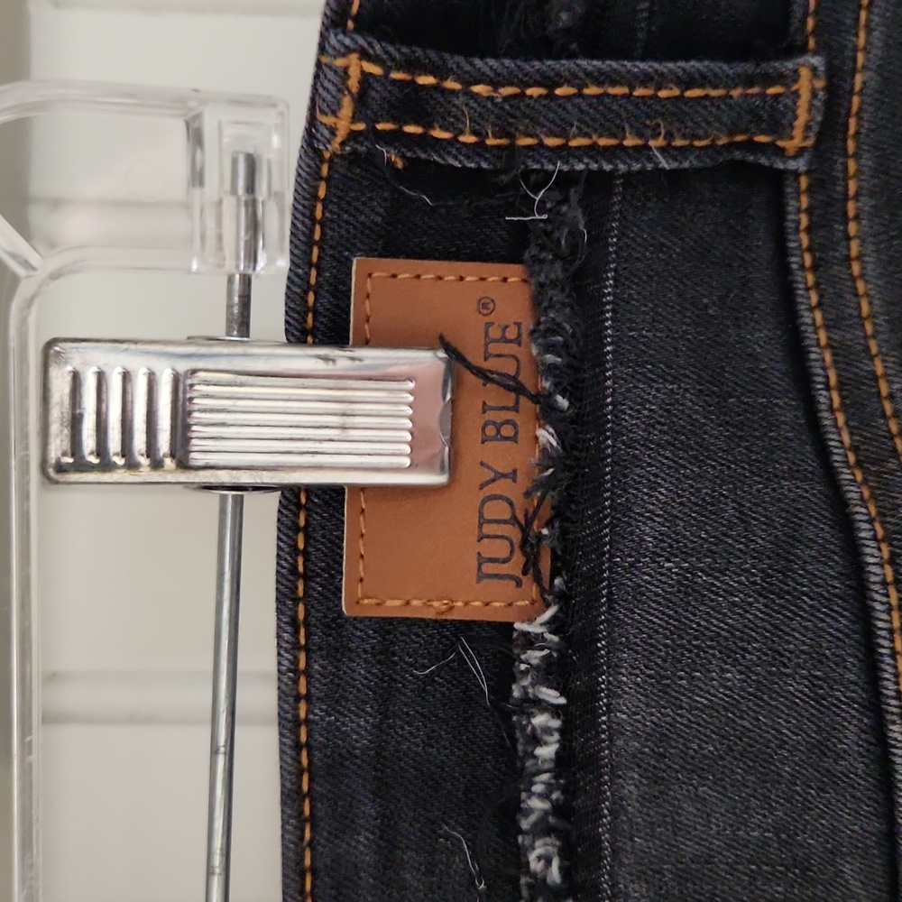 Judy Blue high rise, 13/31 slim boot black jeans with fray detailing